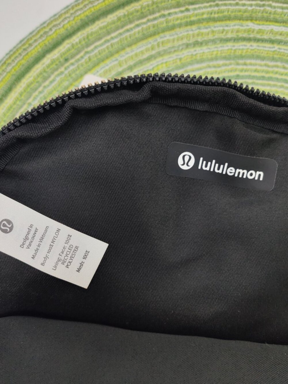 ✅✅Lululemon - All Night Festival Bag - Micro 2L - Black/Gold - Picture 7 of 8